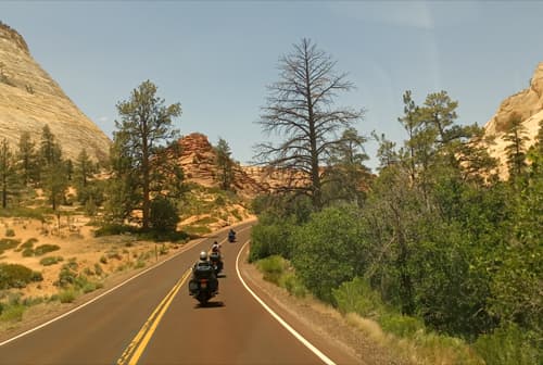 Viatjant amb moto pel parc nacional Zion a Utah