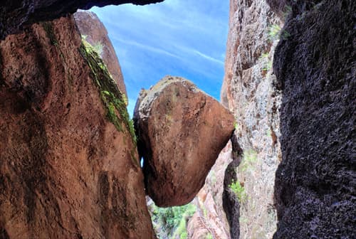 Hi ha llocs poc coneguts que valen la pena: parc nacional Pinnacles