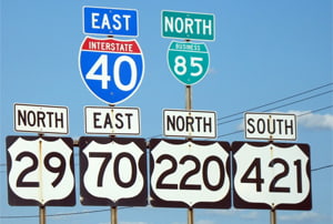 Senyals de carreteres intraestatals, "business" i estatals.