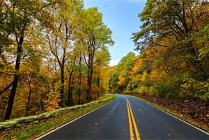 La preciosa carretera Skyline Drive a Virginia, per disfrutar de la moto
