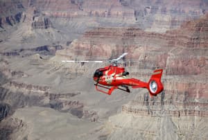 Un helicòpter sobrevolant el Canó